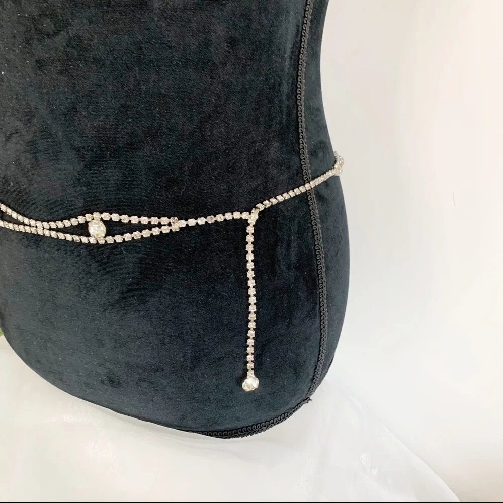 Women’s VintAge Rhinestone Belt Hook Clasp! 39” long! Can clasp at 31”!